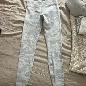 lululemon athletica Wunder Under size 6